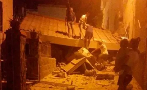 Colapsan construcciones tras sismo en isla de Italia; al menos 25 heridos