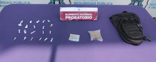 Aseguró SSC de Puebla alrededor de 20 dosis de posible droga; hay un menor de edad detenido