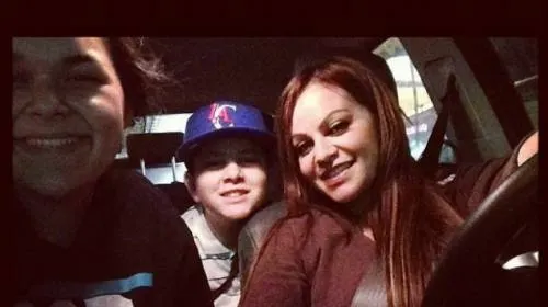 Sale foto inédita de Jenni Rivera portando cuernos de chivo