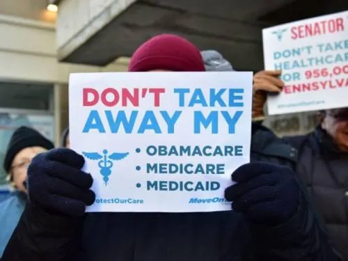 Juez mantiene vigente el ‘Obamacare’ hasta que juicio acabe