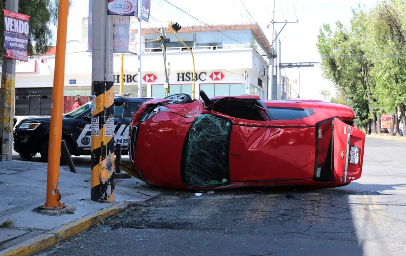 Coche volcado