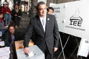 Ejerce el consejero presidente del IEE su derecho y obligación de votar