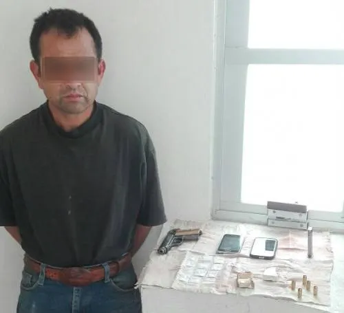 Policía Estatal detuvo a dos personas por portación de arma de fuego y droga