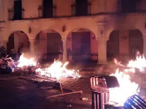 Retiran a los ambulantes del Zócalo oaxaqueño