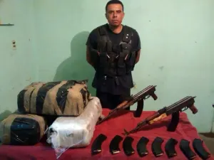 Aseguran en Coahuila a presunto líder Zeta con armas y droga