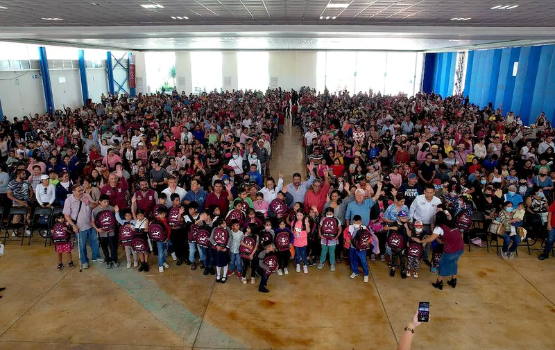 ariadna-ayala-kits-escolares-atlixco