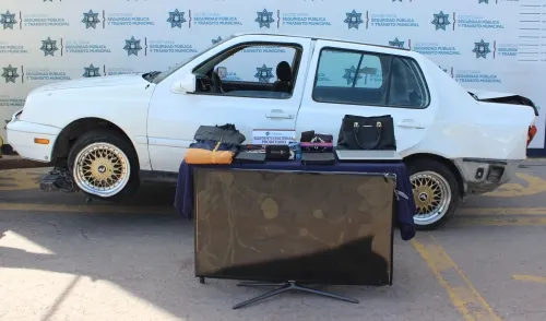 Mediante persecución, detuvo policía municipal de Puebla a tres hombres por robo a casa habitación