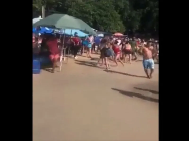 Captan pelea entre turistas y comerciantes en Acapulco
