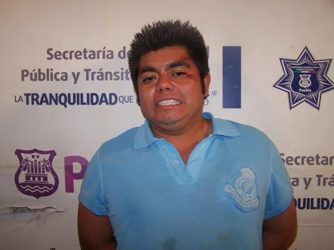 Detienen a probable responsable de destrozos a automóvil