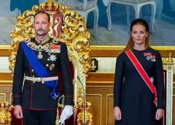 Haakon VIII inicia una nueva etapa para la monarquía noruega con juramento constitucional