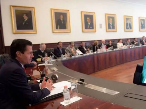 Peña revisa con gabinete lineamientos para entrega de administración