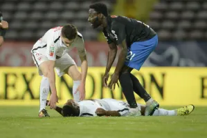 En pleno juego muere de infarto jugador del Dinamo de Bucarest