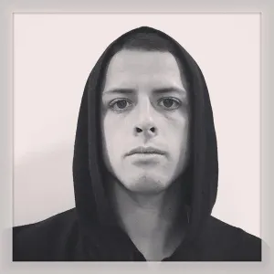 Javier Hernández publica imagen de apoyo a normalistas