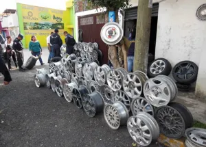 En revisión a comercios de automóviles y autopartes, hubo 7 clausuras