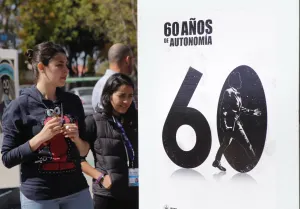 Exponen carteles alusivos a la Autonomía de la BUAP
