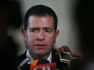 Muere hijo de Hipólito Mora en balacera entre autodefensas michoacanas
