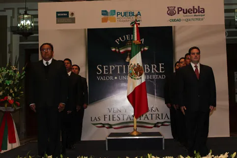 PAN Puebla monta guardia de honor a nuestro lábaro patrio