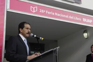Esparza inaugura Feria del Libro