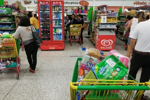 Aún sin confinamiento, empresas comerciales bajaron ingresos 1.3%