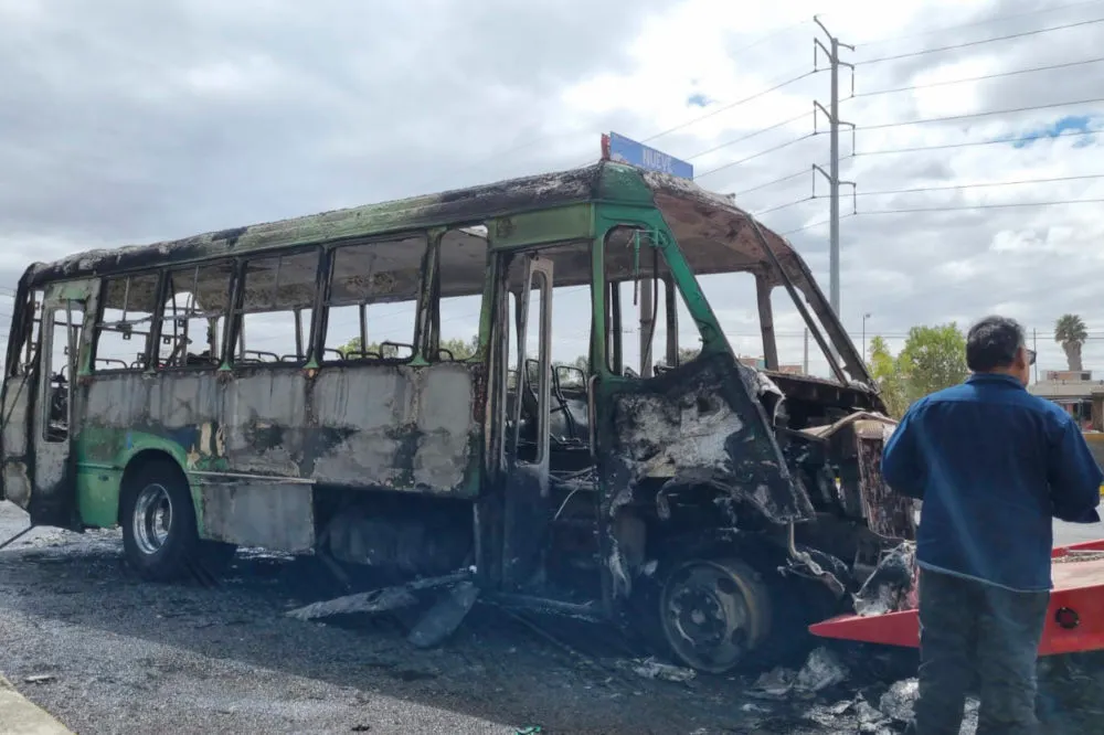 Incendio de vehículos provoca cierre en la autopista México-Puebla