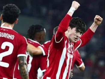 Armando ‘Hormiga’ González se estrena en Europa League con gol y Olympiacos remonta
