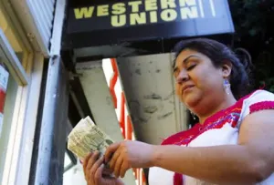 Proponen impuesto de 2% a remesas para pagar muro