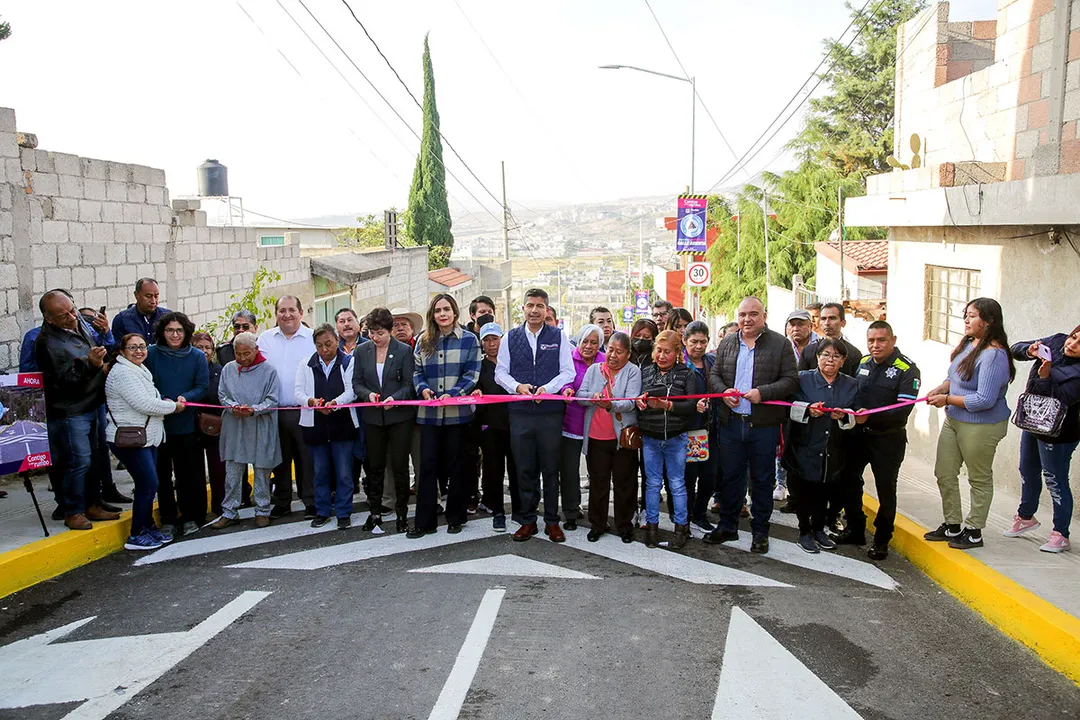Eduardo Rivera Entrega Calles Totimehuacan