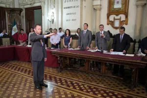 Cabildo designa a Édgar Esponda presidente del Tribunal de Conciliación y Arbitraje