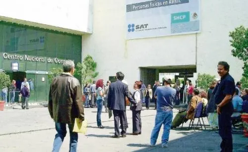 Burócratas se aferran a su salario; prevén gran número de amparos