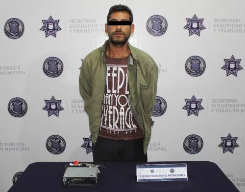 Detiene SSPTM a persona por robo a interior de vehículo
