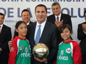 RMV reconcoe a deportistas de alto rendimiento en el Aniversario de la Revolución Mexicana