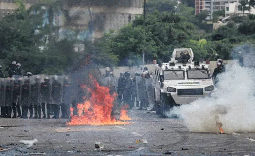 Huelga paraliza a medias a Venezuela; deja 2 muertos y 200 detenidos