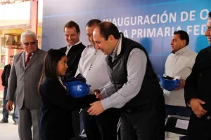 Manzanilla promueve espacios educativos dignos