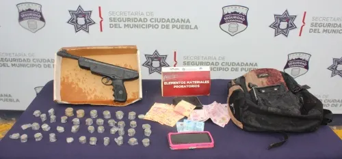 En acción efectiva, detuvo policía municipal de Puebla a pareja por robo a negocio