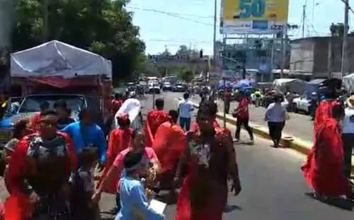 Balacera entre policías y delincuentes irrumpe viacrucis en Santa Cruz, Acapulco