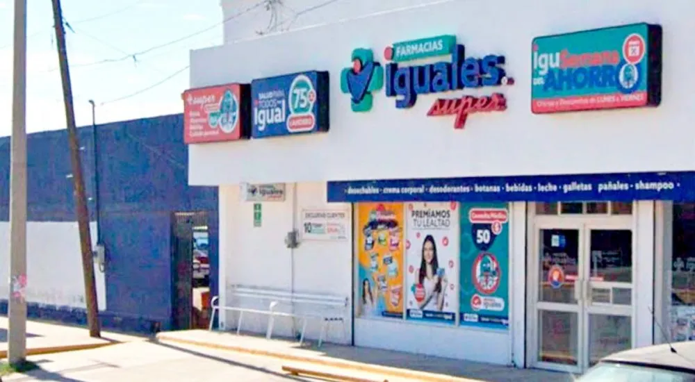 Abuelito con covid fallece afuera de farmacia en Torreón, Coahuila