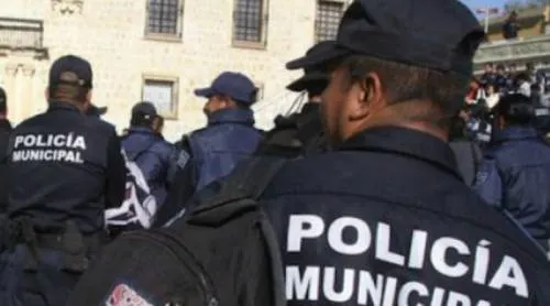 Vinculan a proceso a tres policías de Libres acusados de abuso de autoridad
