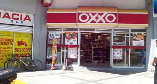 Apuñalan a empleada de Oxxo en asalto en Bosques de Chapultepec