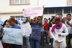 Panistas se manifiestan contra Micalco y exigen su destitución