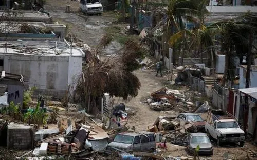 Puerto Rico sigue devastado: sin luz, agua y combustible