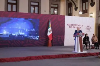 AMLO promete que no habrá una “amarga Navidad” para Acapulco