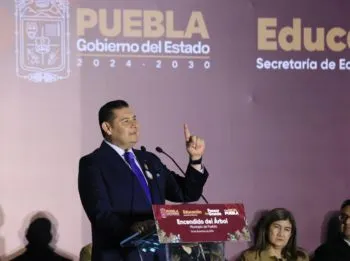 De la mano de las maestras y maestros, vamos a recorrer Puebla: Alejandro Armenta