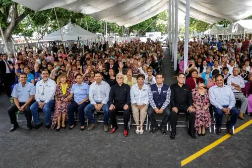 SMDIF reconoce a las personas adultas mayores como ejemplo de vida y promotores de valores