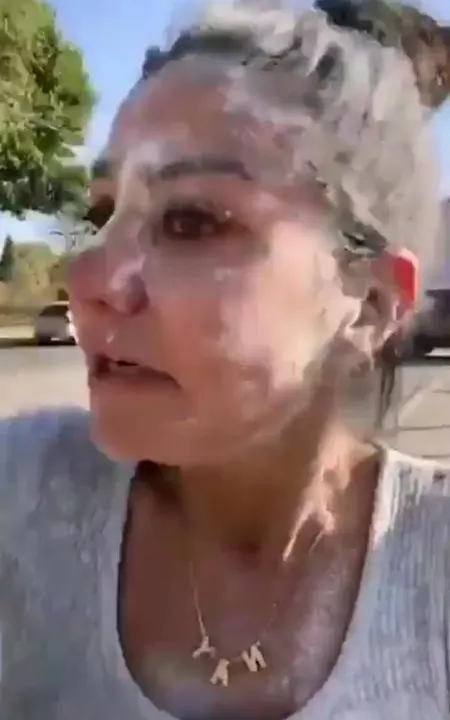 Desconocidos arrojan harina a Naye Salvatori