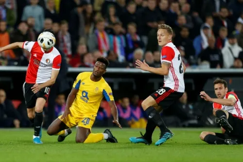 Sin “Tecatito” Corona, Porto cae 2-0 ante Feyenoord