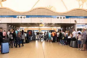 Gestiona Rusia evacuación de 80 mil turistas en Egipto