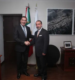 Moreno Valle se reúne con el procurador General de la República, Raúl Cervantes Andrade