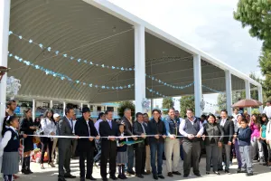 Inaugura José Juan Espinosa domo en escuela de Almoloya