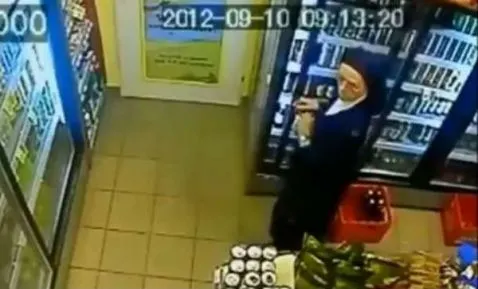 Graban y exhiben a monja cuando se robó una cerveza