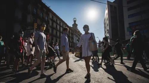 España endurece las medidas anti-COVID por temor a una nueva ola de contagios